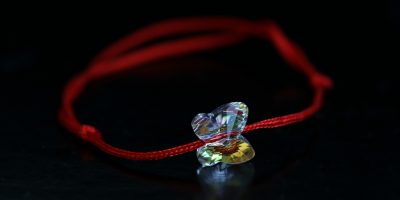 Comment_bien_porter_vos_bijoux_papillon ?